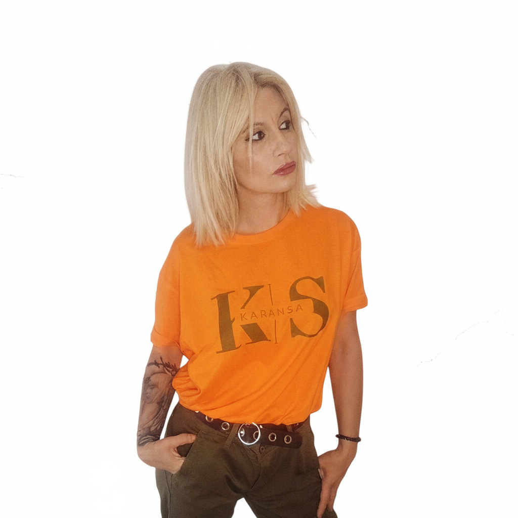 CAMISETA Y PANTALÓN CORTE CHINO